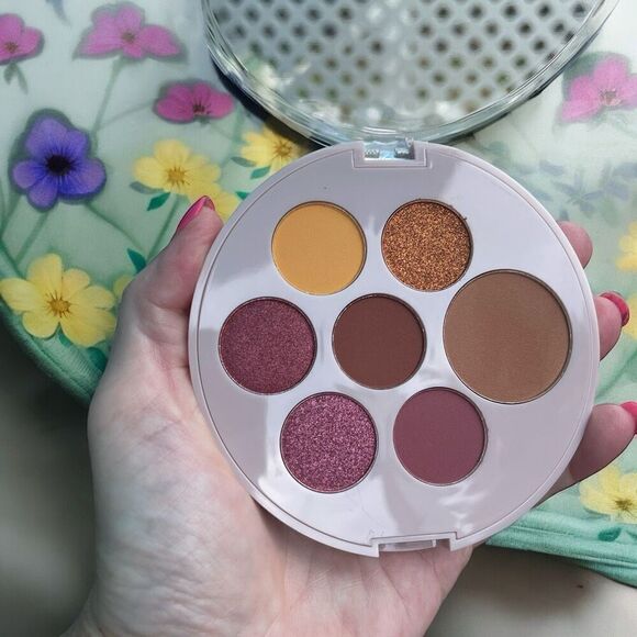 Pear Nova Eyeshadow Palette 0.32 oz NIB - Picture 2 of 4